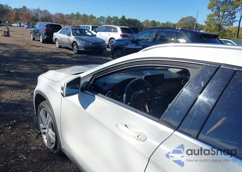 2015 Mercedes-Benz Gla 250 4Matic z USA, uszkodzony, nr VIN WDCTG4GB6FJ113147